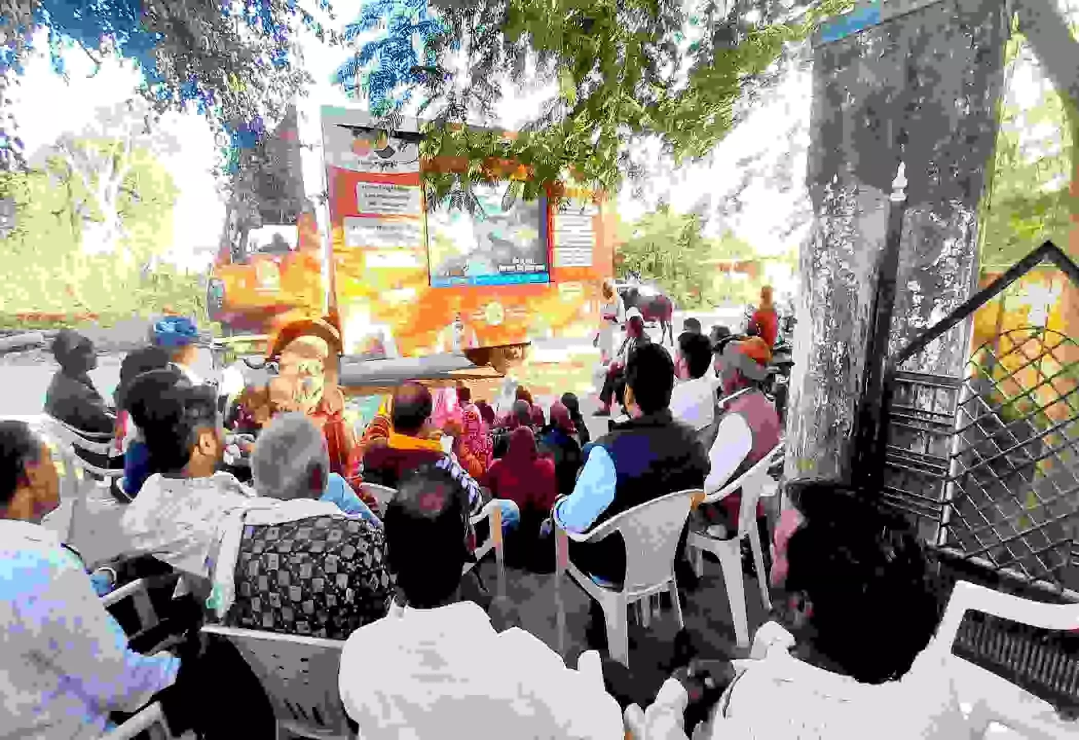 The chariot Growing Rajasthan, Our Rajasthan was given a grand welcome in Bhupal Sagar