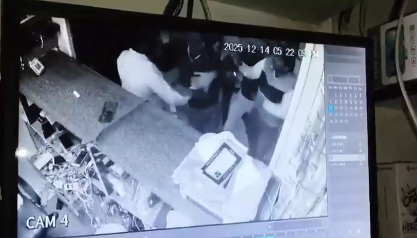 Bullies wreak havoc on a mobile shop in Rae Bareli; sensational assault captured on CCTV. Bullies wreak havoc on a mobile shop in Rae Bareli; sensational assault captured on CCTV.