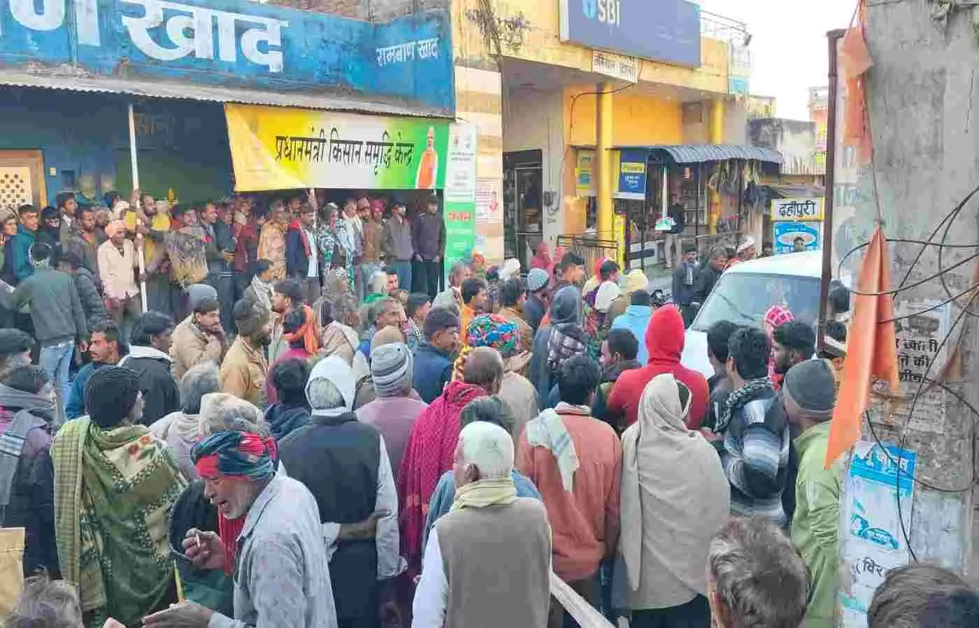 There is a severe shortage of urea fertilizer in Bhupal Sagar There is a severe shortage of urea fertilizer in Bhupal Sagar