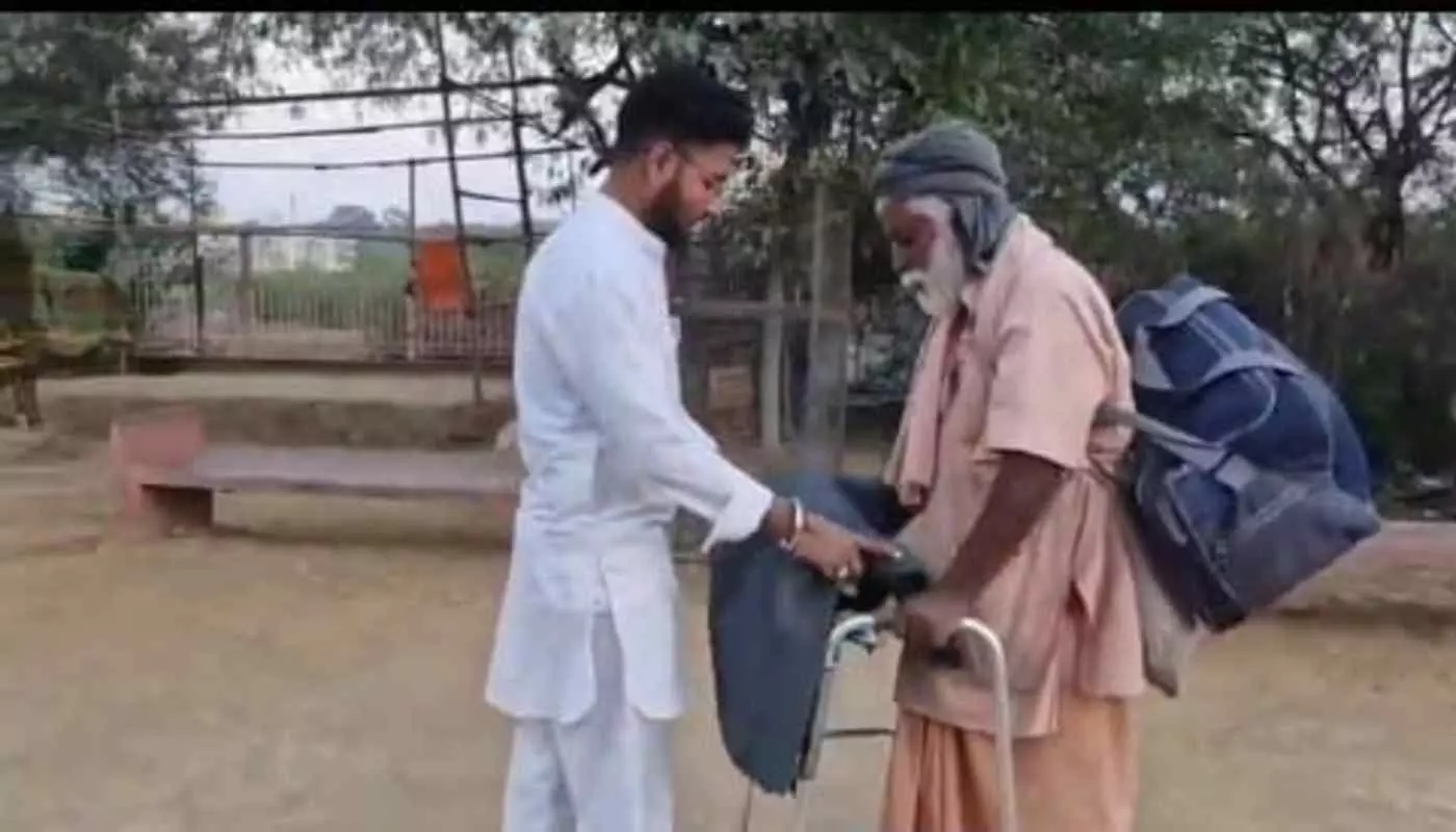 Nandi Dal Seva Samiti in Deeg distributed blankets and warm clothes to the poor and destitute Nandi Dal Seva Samiti in Deeg distributed blankets and warm clothes to the poor and destitute