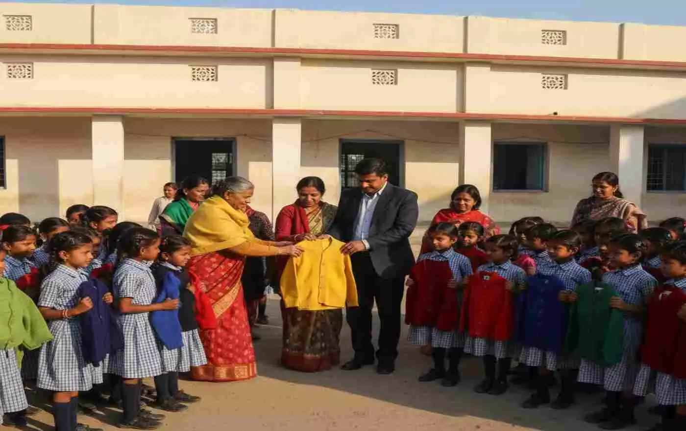 Jain Shwetambar Social Organization in Kota distributed warm clothes Jain Shwetambar Social Organization in Kota distributed warm clothes