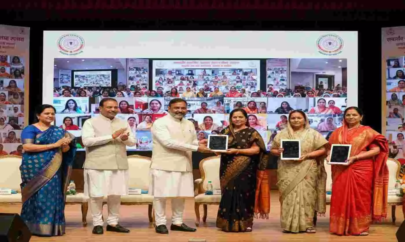 Chief Minister Bhajan Lal Sharma interacted with Lakhpati Didis and shared the story of womens self-reliance. Chief Minister Bhajan Lal Sharma interacted with Lakhpati Didis and shared the story of womens self-reliance.