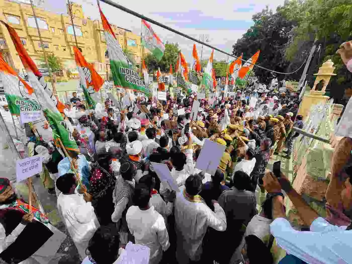 Congress staged a massive protest in Jaisalmer against the removal of Mahatma Gandhis name from MNREGA Congress staged a massive protest in Jaisalmer against the removal of Mahatma Gandhis name from MNREGA
