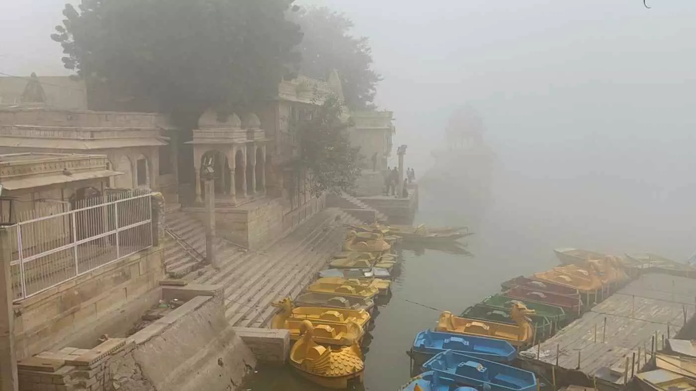 Golden city of Jaisalmer engulfed in fog, tourists mesmerized, life affected Golden city of Jaisalmer engulfed in fog, tourists mesmerized, life affected