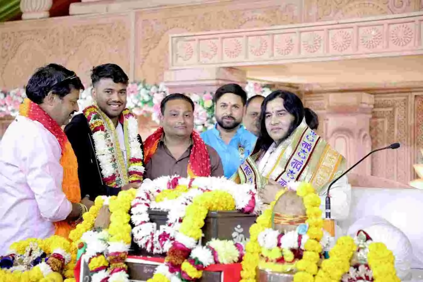 Cricket administration and star players took blessings at Bharatpur Bhagwat Katha Cricket administration and star players took blessings at Bharatpur Bhagwat Katha