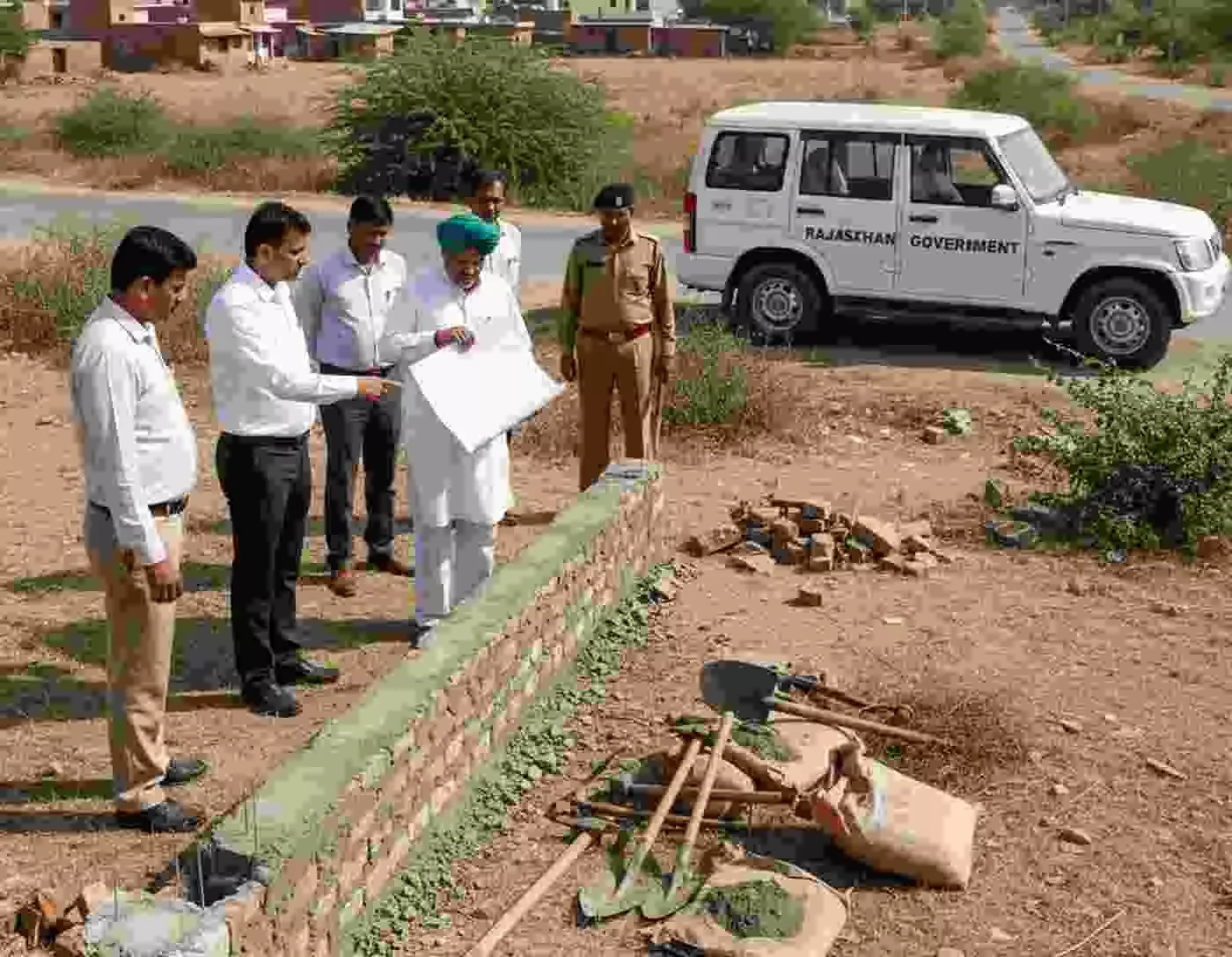 The administration cracked down on illegal construction on pasture land The administration cracked down on illegal construction on pasture land