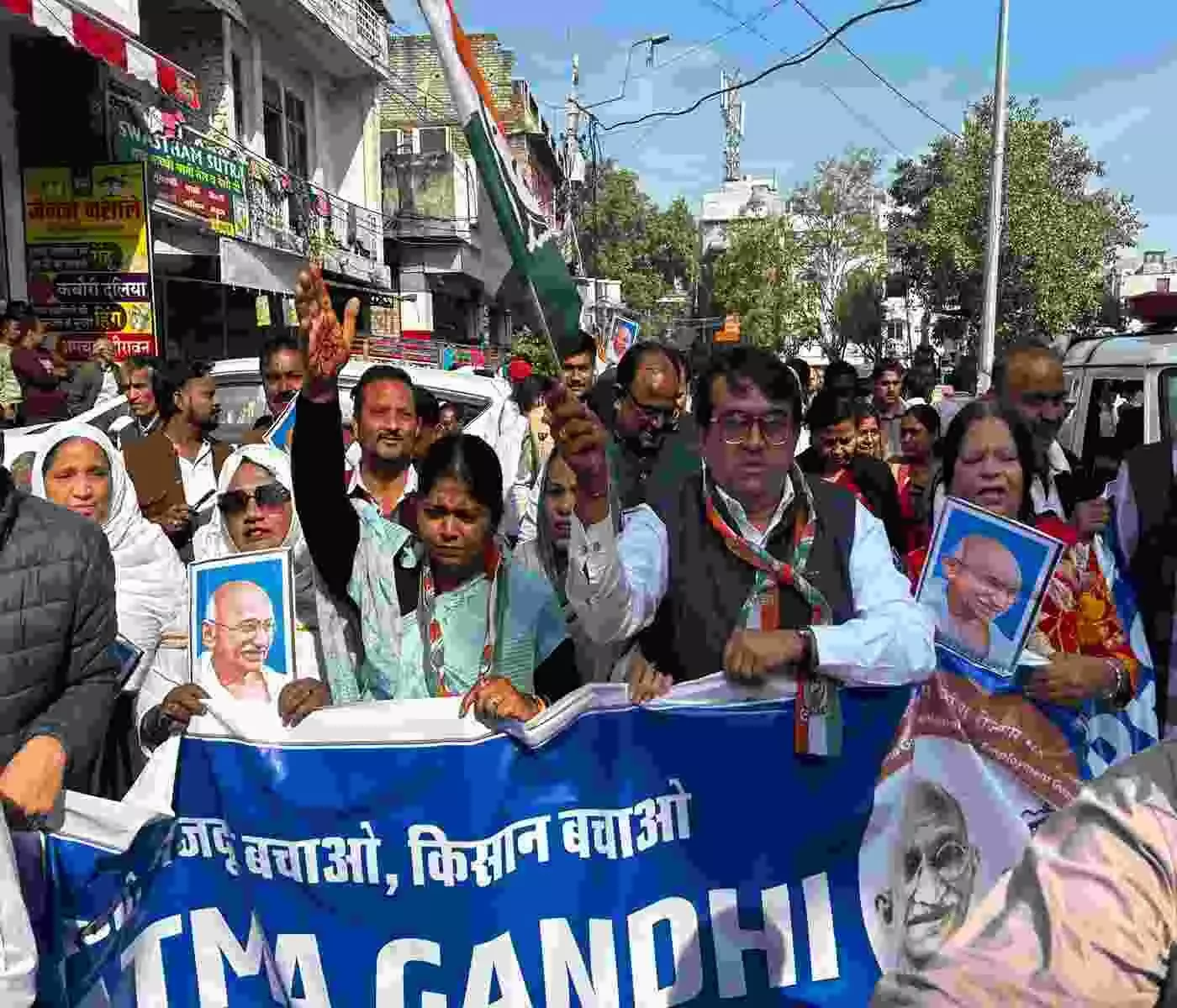 Congress holds Satyagraha and foot march in Kota to protest the removal of Mahatma Gandhis name from MNREGA, targeting the Modi government Congress holds Satyagraha and foot march in Kota to protest the removal of Mahatma Gandhis name from MNREGA, targeting the Modi government