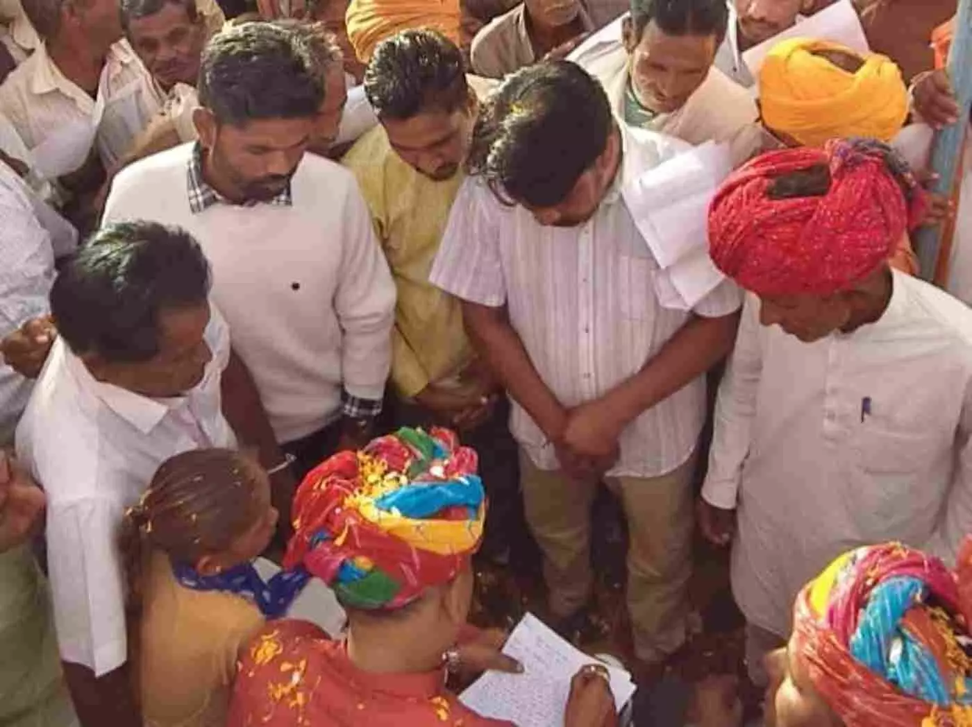 The United Front submitted a memorandum to the Revenue Minister demanding The United Front submitted a memorandum to the Revenue Minister demanding