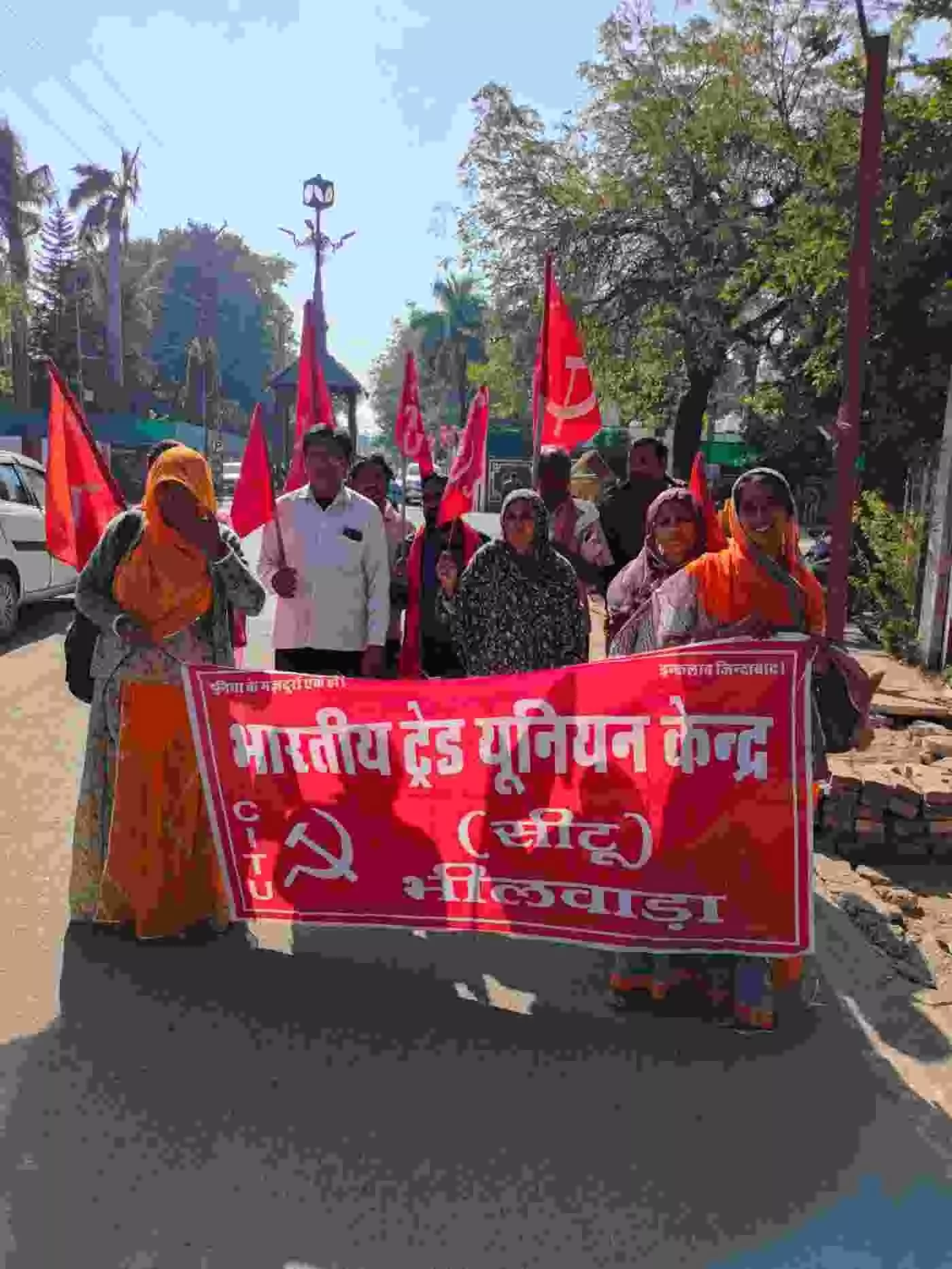 Major agitation by labour organisations in Bhilwara, strong demonstration against labour codes Major agitation by labour organisations in Bhilwara, strong demonstration against labour codes