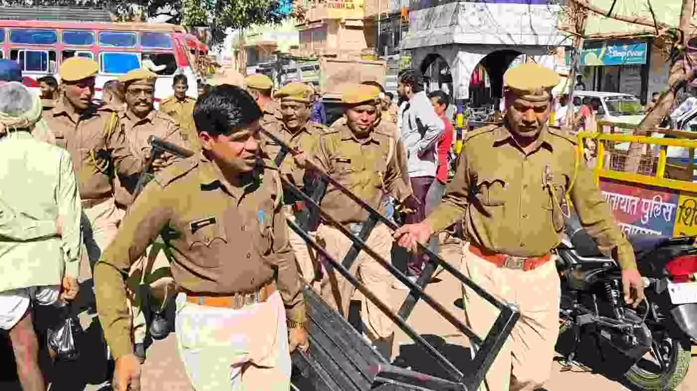 Police conduct special drive against illegal vehicles at Gandhi Square bus stand, 15 vehicles seized Police conduct special drive against illegal vehicles at Gandhi Square bus stand, 15 vehicles seized