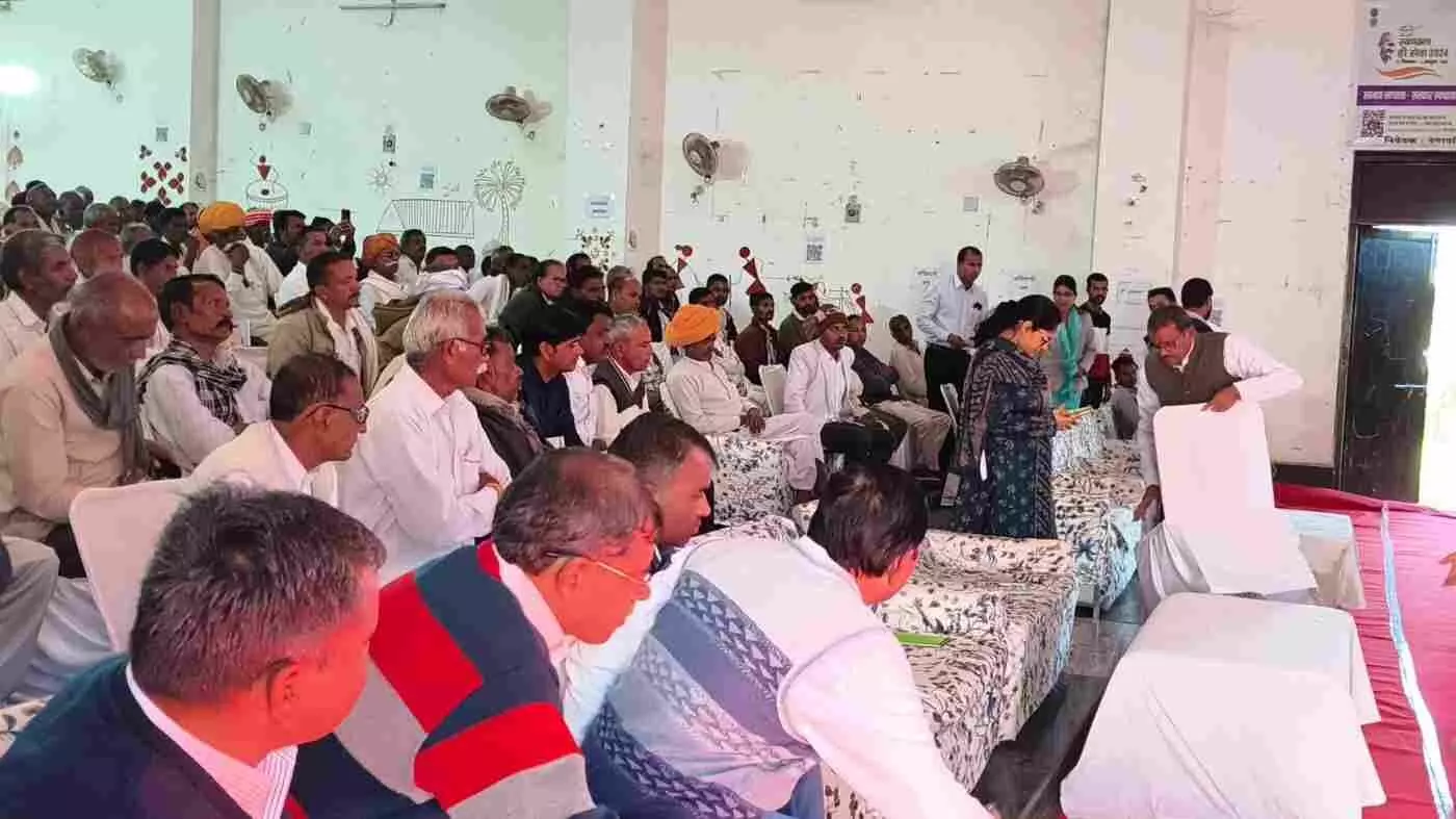 The Prastapgarh district collector expressed his displeasure The Prastapgarh district collector expressed his displeasure