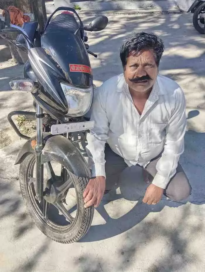 Major action under Operation Chakravyuh: Bike rider arrested with 130 grams of illegal opium in Chotisadri Major action under Operation Chakravyuh: Bike rider arrested with 130 grams of illegal opium in Chotisadri