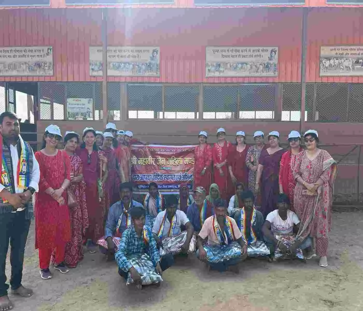 Shri Mahavir Jain Mahila Mandal organized compassionate cow service at Nandini Gaushala in Chittorgarh. Shri Mahavir Jain Mahila Mandal organized compassionate cow service at Nandini Gaushala in Chittorgarh.