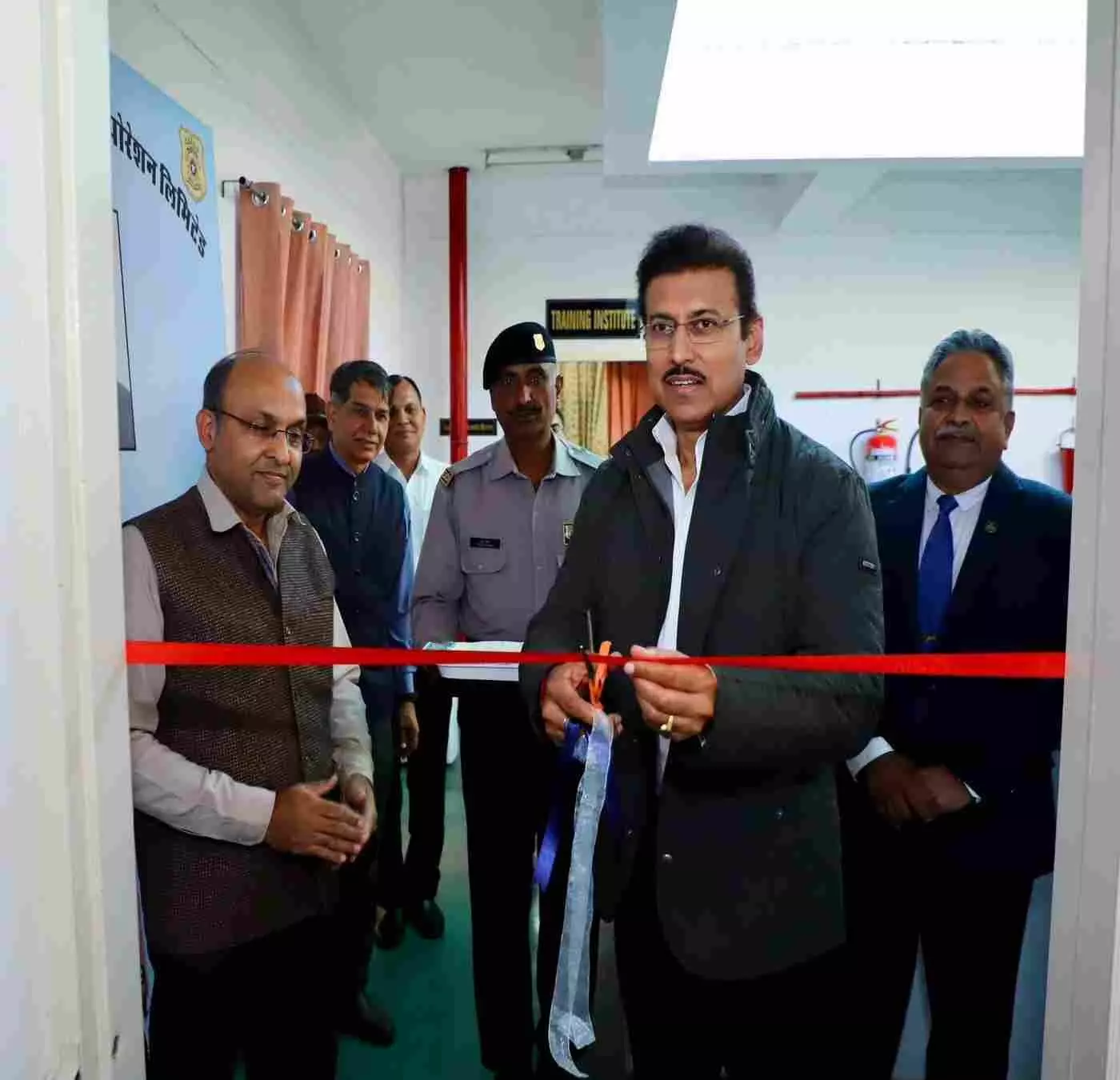 A confluence of medical and military welfare in Jaipur: Colonel Rajyavardhan Rathore gave the message of duty and service to the youth and ex-servicemen. A confluence of medical and military welfare in Jaipur: Colonel Rajyavardhan Rathore gave the message of duty and service to the youth and ex-servicemen.