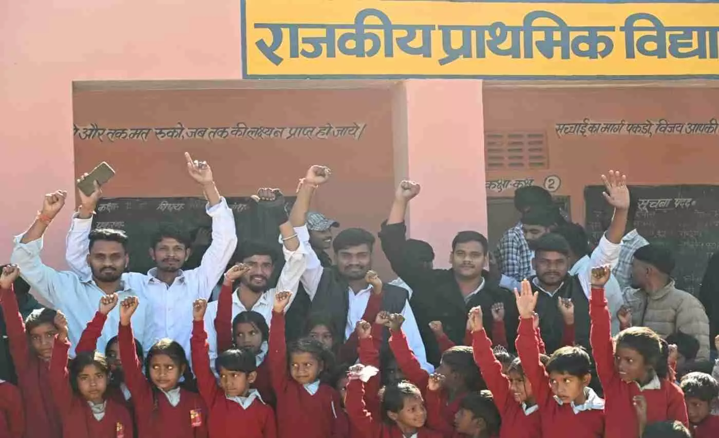 GRG Gau Rakshak Team Jhadol distributed sweaters to needy children in winter in primary schools of TSP area. GRG Gau Rakshak Team Jhadol distributed sweaters to needy children in winter in primary schools of TSP area.
