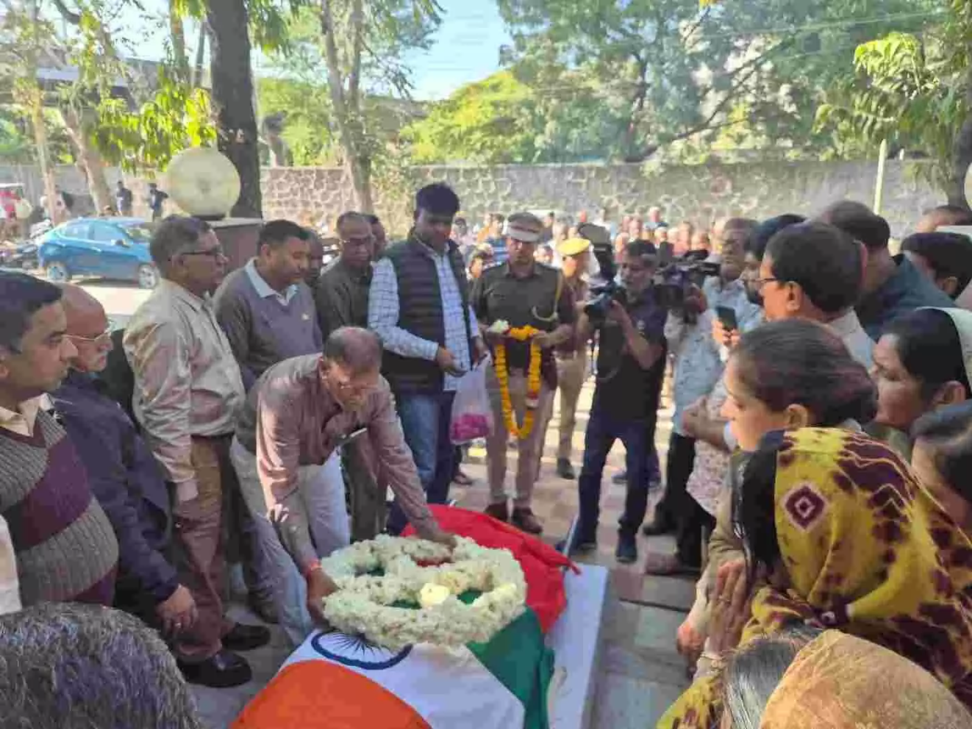 Freedom fighter Manohar Lal Mehta cremated with state honours Freedom fighter Manohar Lal Mehta cremated with state honours