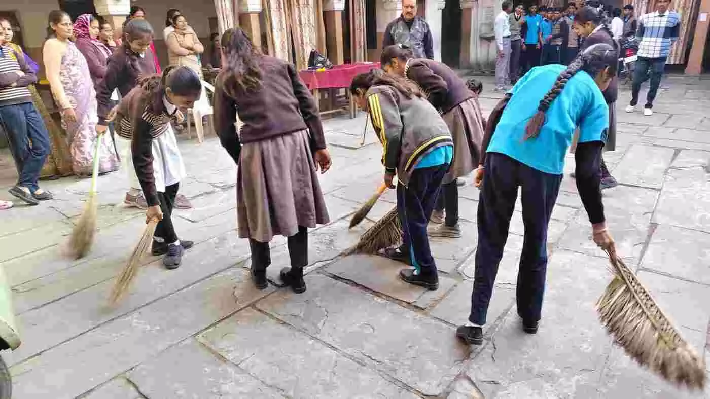 Central Public Secondary School organizes self-motivated cleanliness drive and essay competition Central Public Secondary School organizes self-motivated cleanliness drive and essay competition