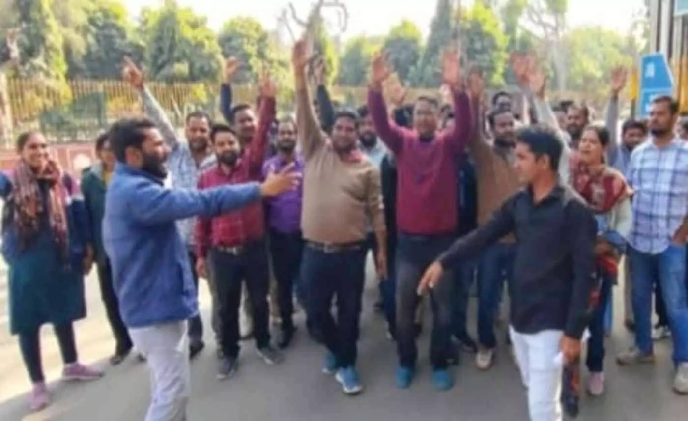 Contract nursing and paramedical personnel staged a protest demanding regular recruitment and submitted a memorandum outside the Collectorate. Contract nursing and paramedical personnel staged a protest demanding regular recruitment and submitted a memorandum outside the Collectorate.
