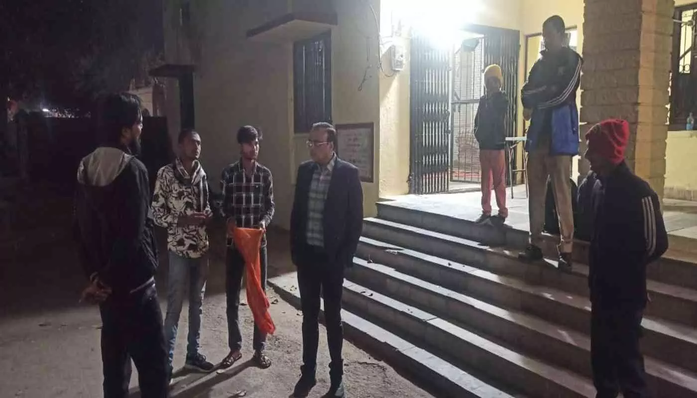 Night inspection of the night shelter located at the railway station, Legal Services Authority examined the arrangements. Night inspection of the night shelter located at the railway station, Legal Services Authority examined the arrangements.