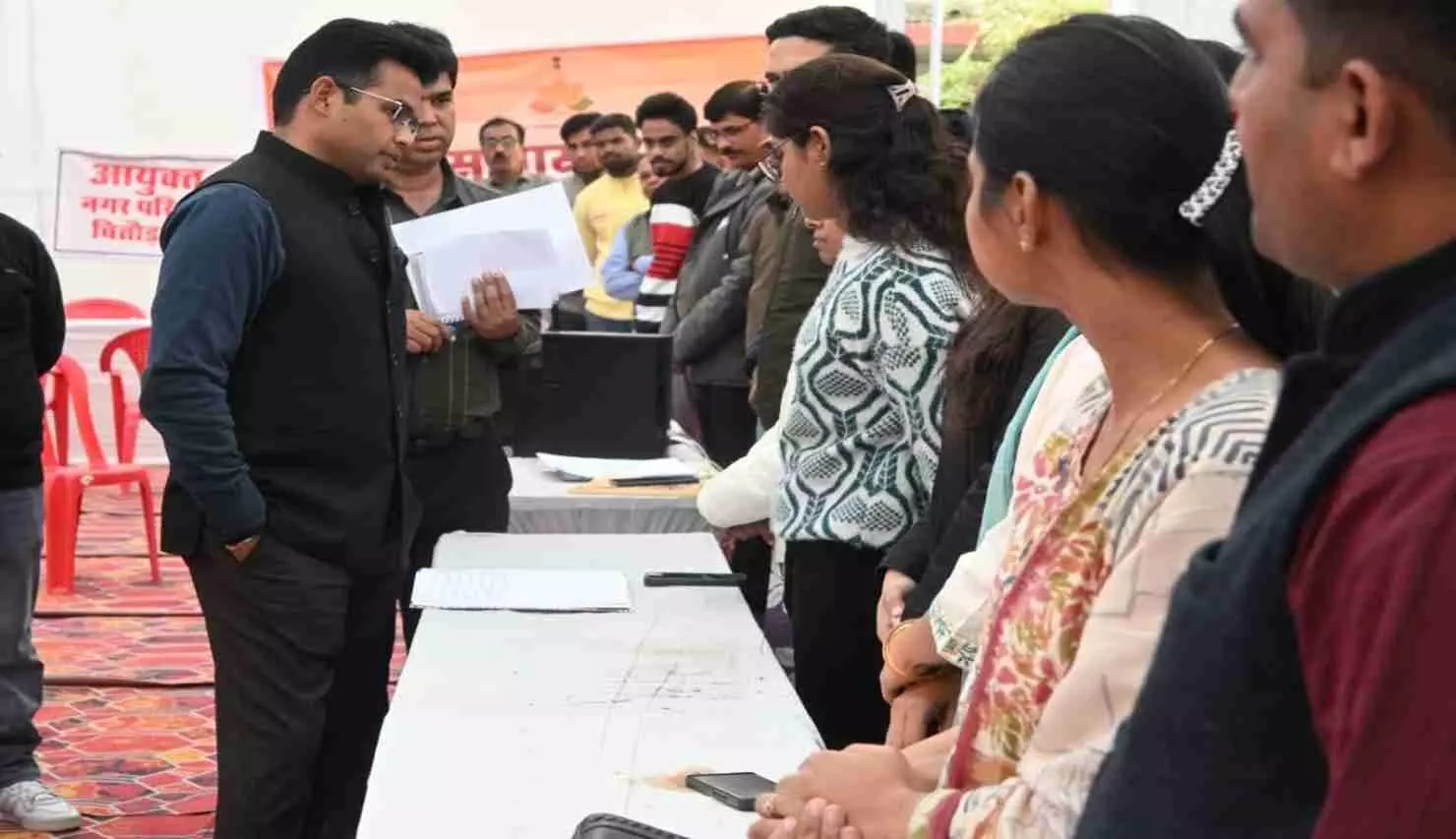 District Collector Alok Ranjan inspected the Urban Solution Camp and directed the officials for quick resolution. District Collector Alok Ranjan inspected the Urban Solution Camp and directed the officials for quick resolution.