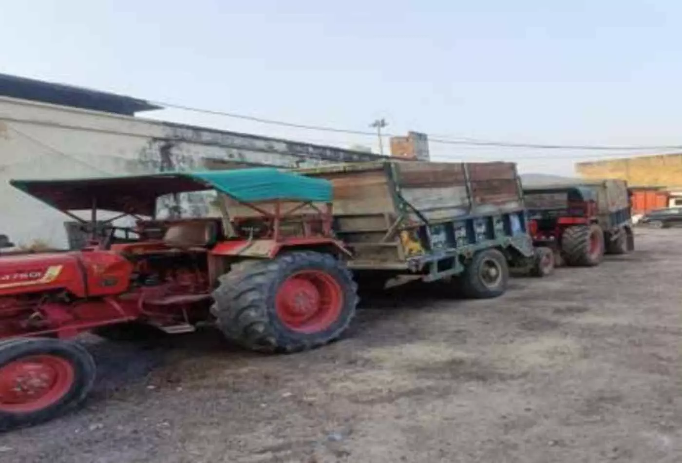 Police bust illegal gravel transport in Baunli, seize three tractor-trolleys, driver absconds Police bust illegal gravel transport in Baunli, seize three tractor-trolleys, driver absconds