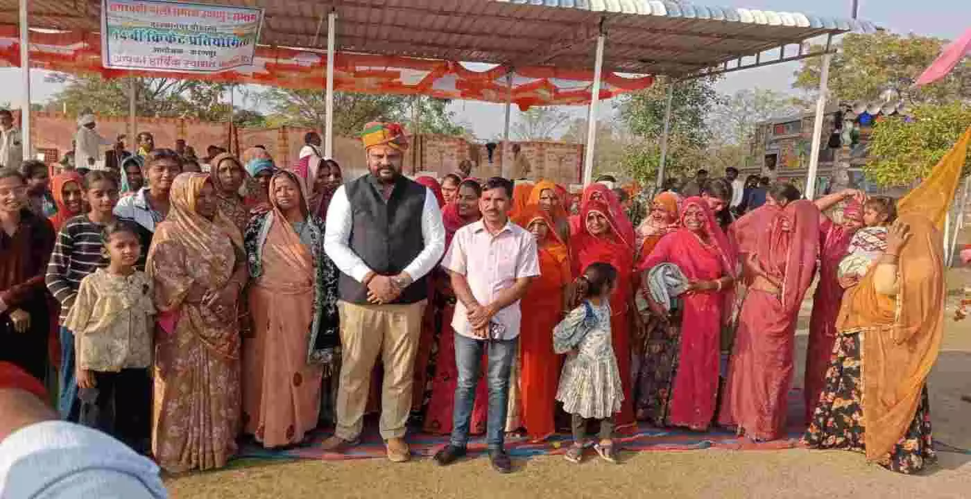 The 14th cricket tournament of the Sagarvanshi Mali Samaj was inaugurated in Karanpur with great pomp and show; players from every village displayed their sporting talent. The 14th cricket tournament of the Sagarvanshi Mali Samaj was inaugurated in Karanpur with great pomp and show; players from every village displayed their sporting talent.