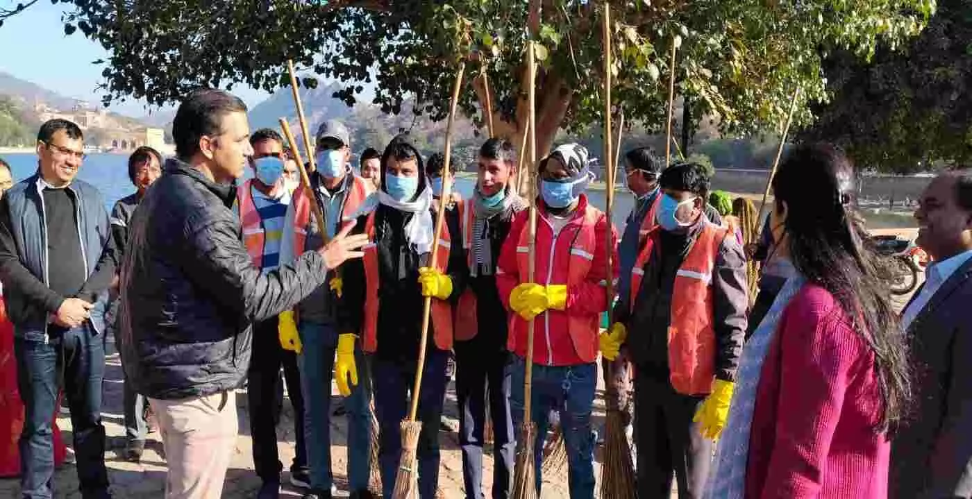 Cleanliness pledge at Amer Palace