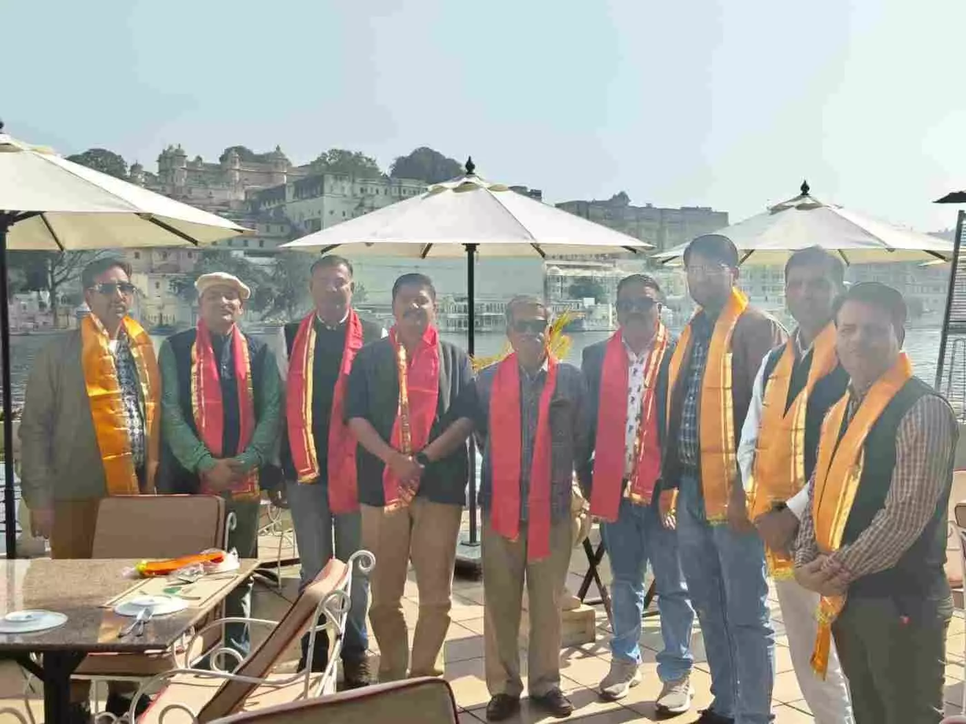 उदयपुर की अमराई हवेली में आमेट बार एसोसिएशन के नवनिर्वाचित पदाधिकारियों का भव्य स्वागत, विकास कार्यों की रूपरेखा पर हुई चर्चा उदयपुर की अमराई हवेली में आमेट बार एसोसिएशन के नवनिर्वाचित पदाधिकारियों का भव्य स्वागत, विकास कार्यों की रूपरेखा पर हुई चर्चा
