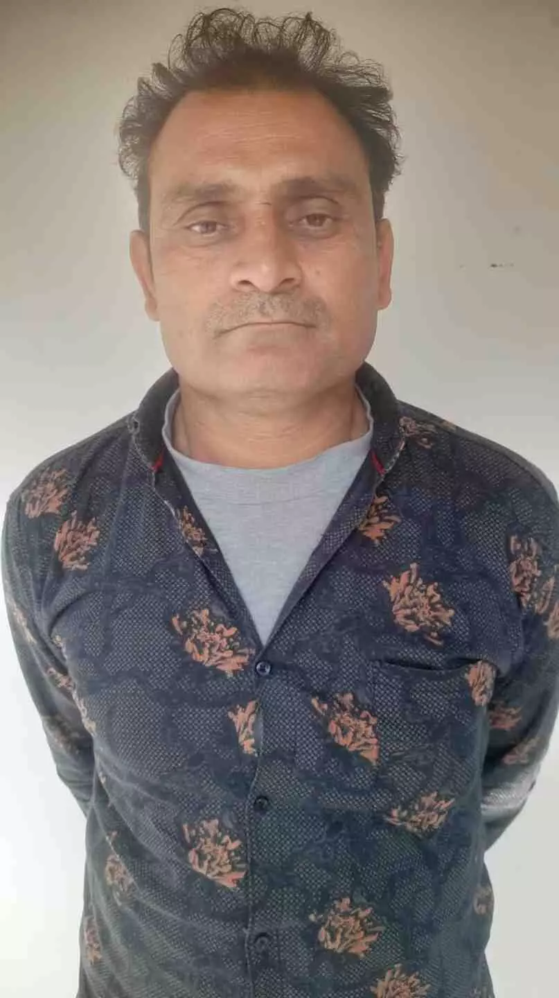 प्रतापगढ़ में ऑपरेशन चक्रव्यूह: एनडीपीएस प्रकरण का वांछित अभियुक्त मेहमूद खान गिरफ्तार प्रतापगढ़ में ऑपरेशन चक्रव्यूह: एनडीपीएस प्रकरण का वांछित अभियुक्त मेहमूद खान गिरफ्तार