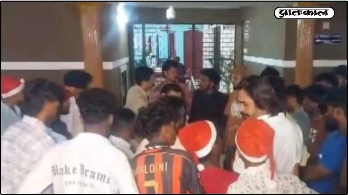 Christmas carol attack : क्रिसमस कैरोल समूह पर हुआ हमला; उत्सव के बीच केरल में हिंसा का मंजर Christmas carol attack : क्रिसमस कैरोल समूह पर हुआ हमला; उत्सव के बीच केरल में हिंसा का मंजर