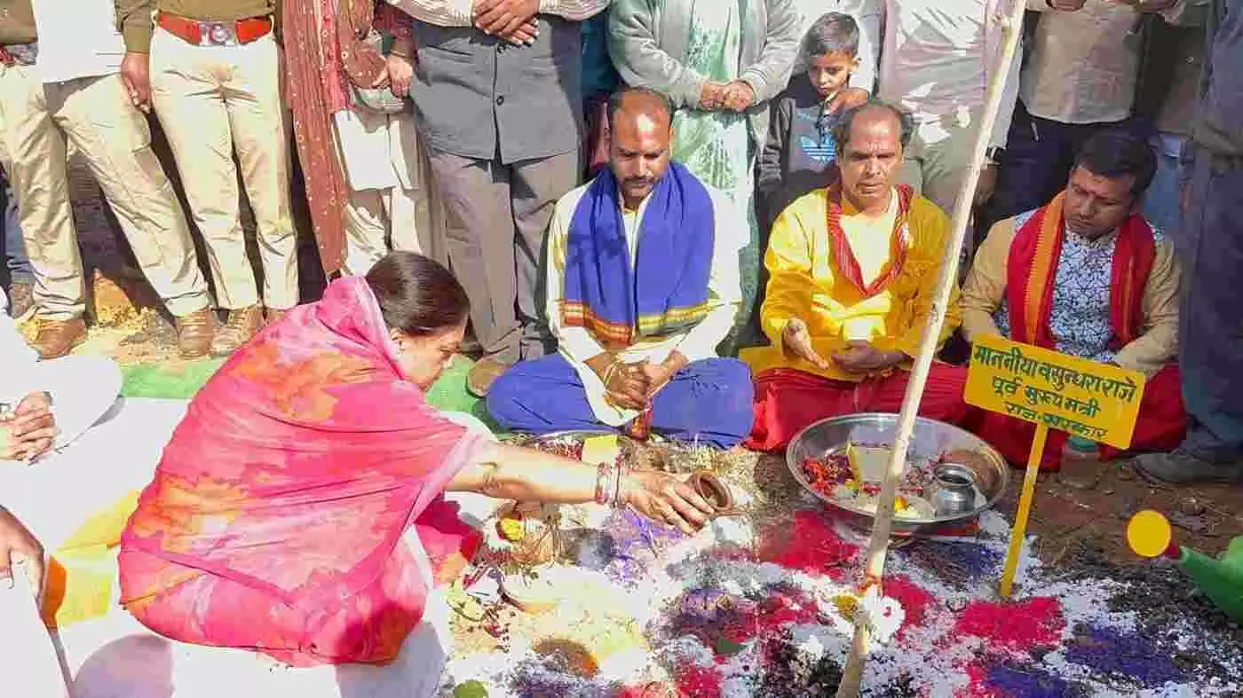 वसुंधरा राजे के नेतृत्व में झालावाड़ में ‘अटल वन’ की ऐतिहासिक शुरुआत, 2100 सागवान पौधों का रोपण वसुंधरा राजे के नेतृत्व में झालावाड़ में ‘अटल वन’ की ऐतिहासिक शुरुआत, 2100 सागवान पौधों का रोपण