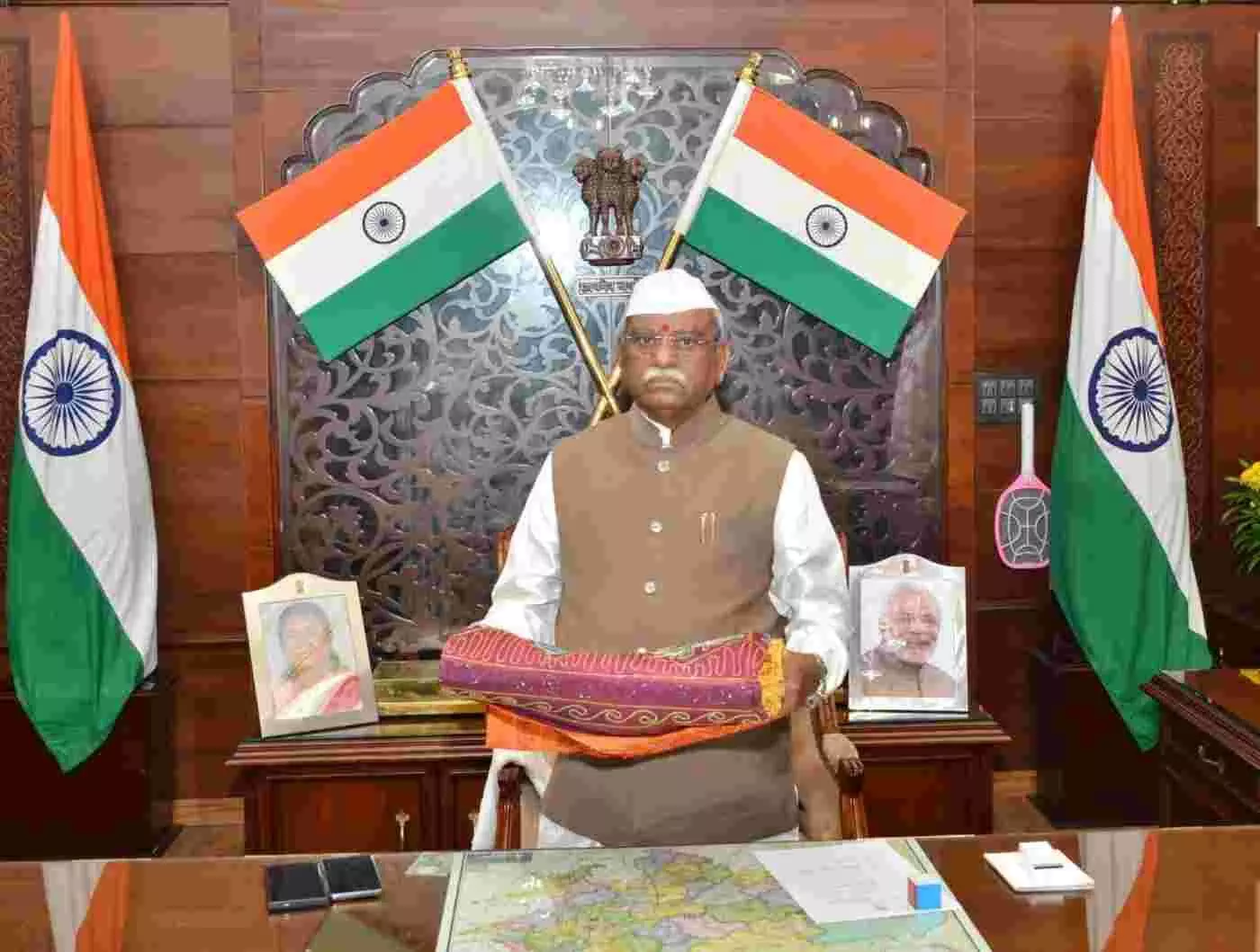 राज्यपाल हरिभाऊ बागड़े की ओर से अजमेर दरगाह में चादर पेश,