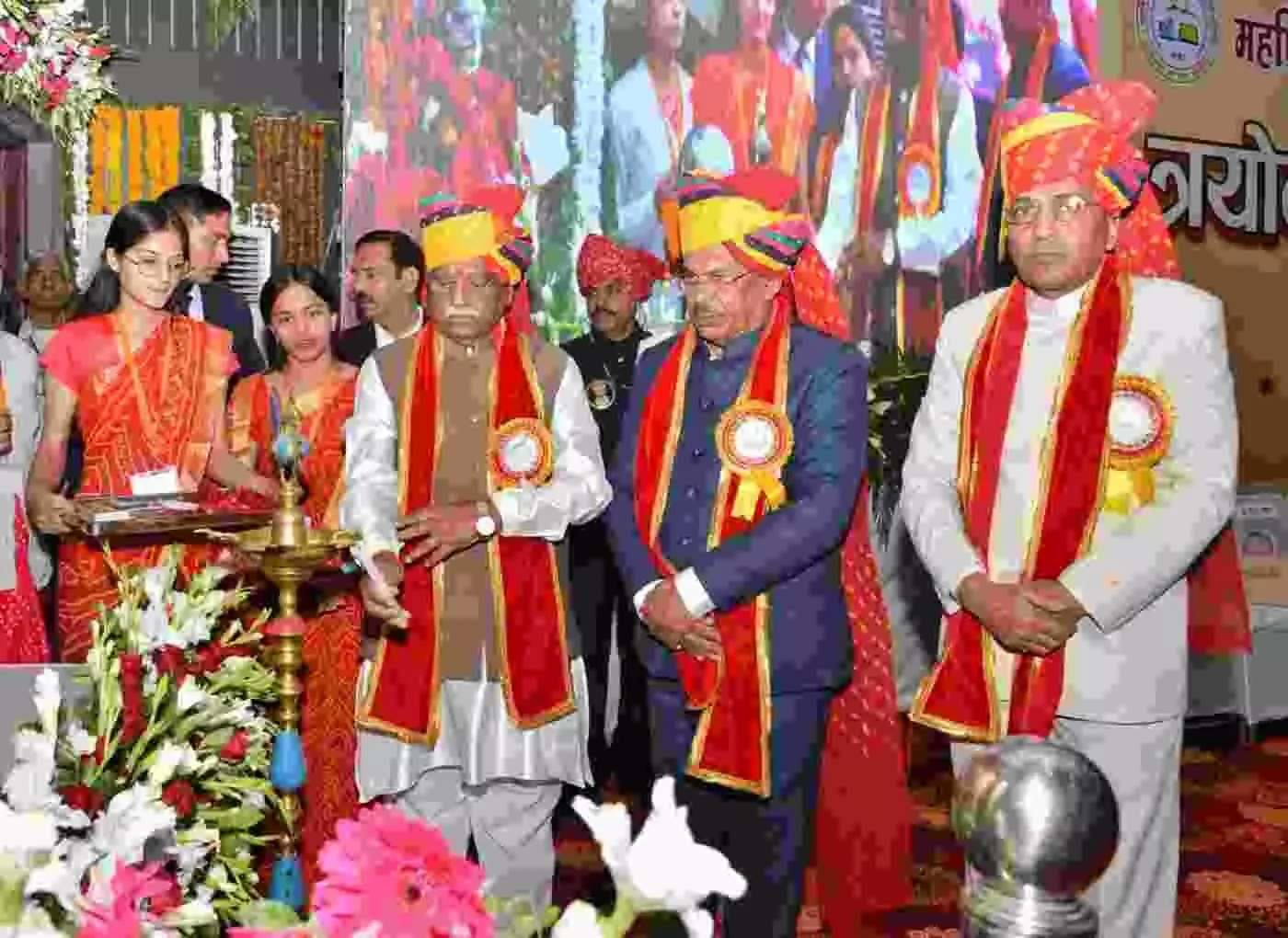 राज्यपाल हरिभाऊ बागडे ने महर्षि दयानंद सरस्वती विश्वविद्यालय के त्रयोदश दीक्षांत समारोह में विद्यार्थियों को दी प्रेरक उपदेश
