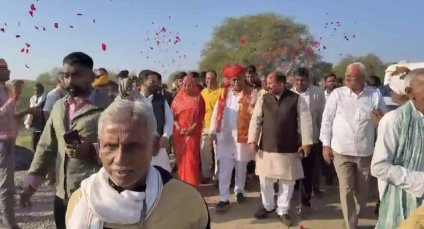 डोबड़ा ग्राम पंचायत में शिक्षा एवं मंत्रिमंडल के राज मंत्री मदन डेलवर का रिबना जनसैलाब में स्वागत डोबड़ा ग्राम पंचायत में शिक्षा एवं मंत्रिमंडल के राज मंत्री मदन डेलवर का रिबना जनसैलाब में स्वागत