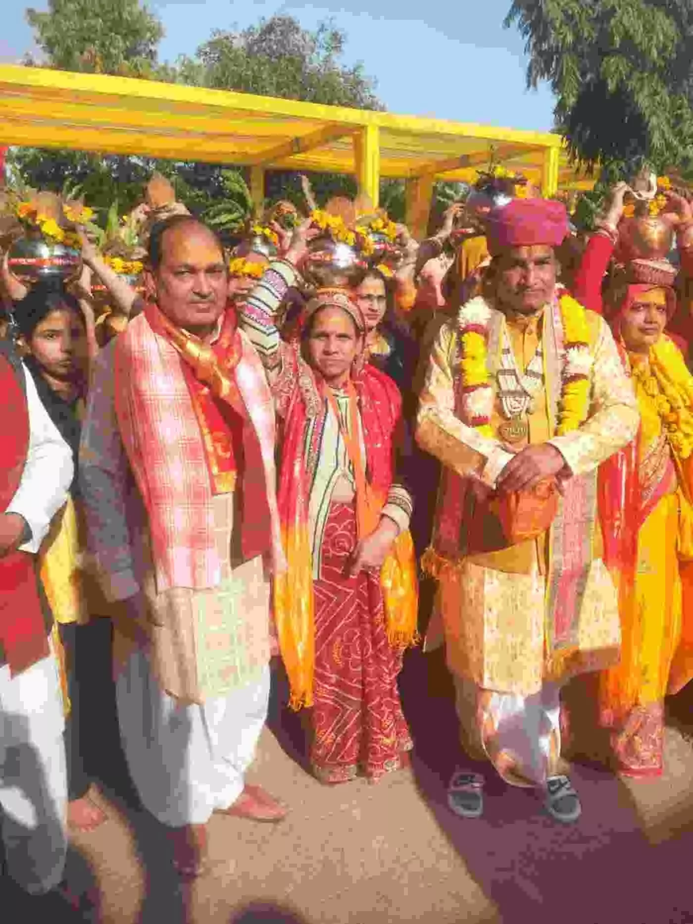 गोवर्धन धाम में भव्य कलश यात्रा के साथ श्रीमद्भागवत अष्टोत्तरशत मूल परायण का शुभारंभ गोवर्धन धाम में भव्य कलश यात्रा के साथ श्रीमद्भागवत अष्टोत्तरशत मूल परायण का शुभारंभ