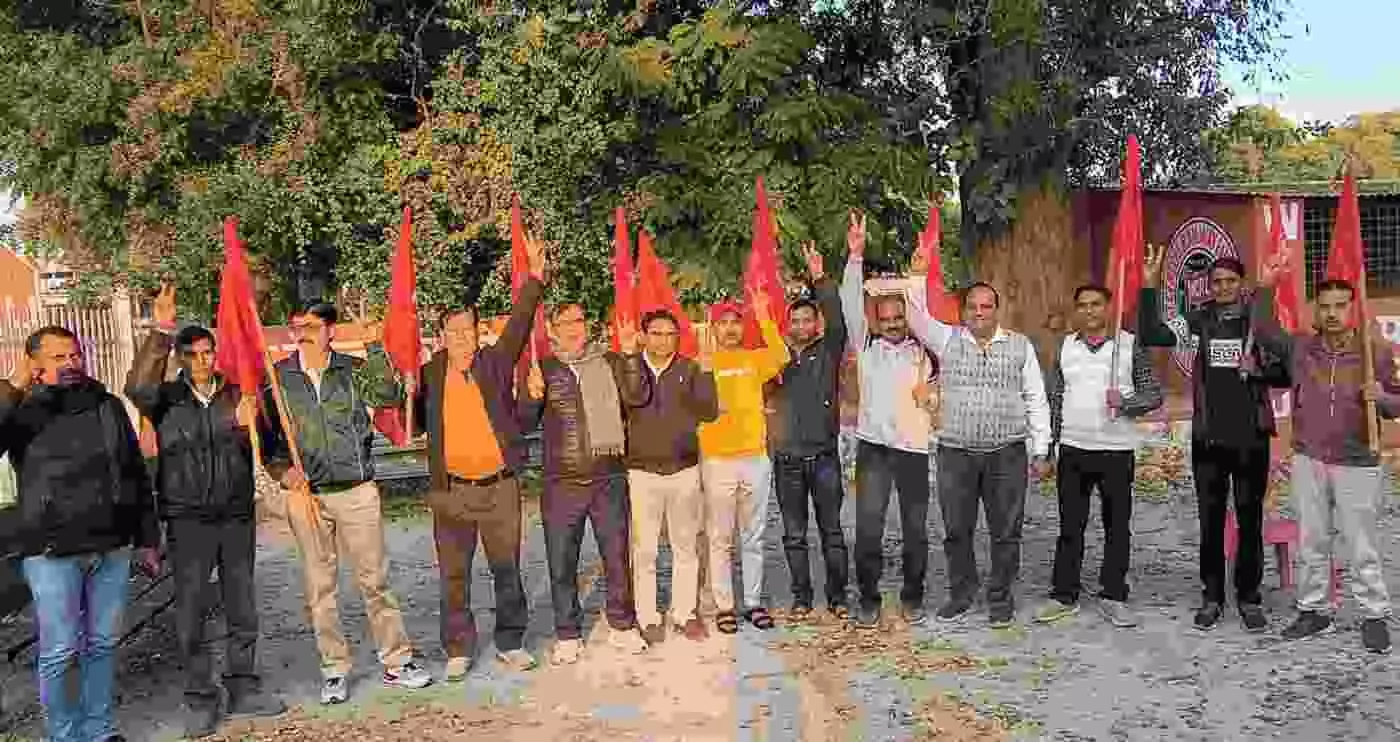 रेलवे की जे सी बैंक सोसाइटी चुनाव में लाल झंडा समर्थित यूनियनों की भव्य जीत रेलवे की जे सी बैंक सोसाइटी चुनाव में लाल झंडा समर्थित यूनियनों की भव्य जीत