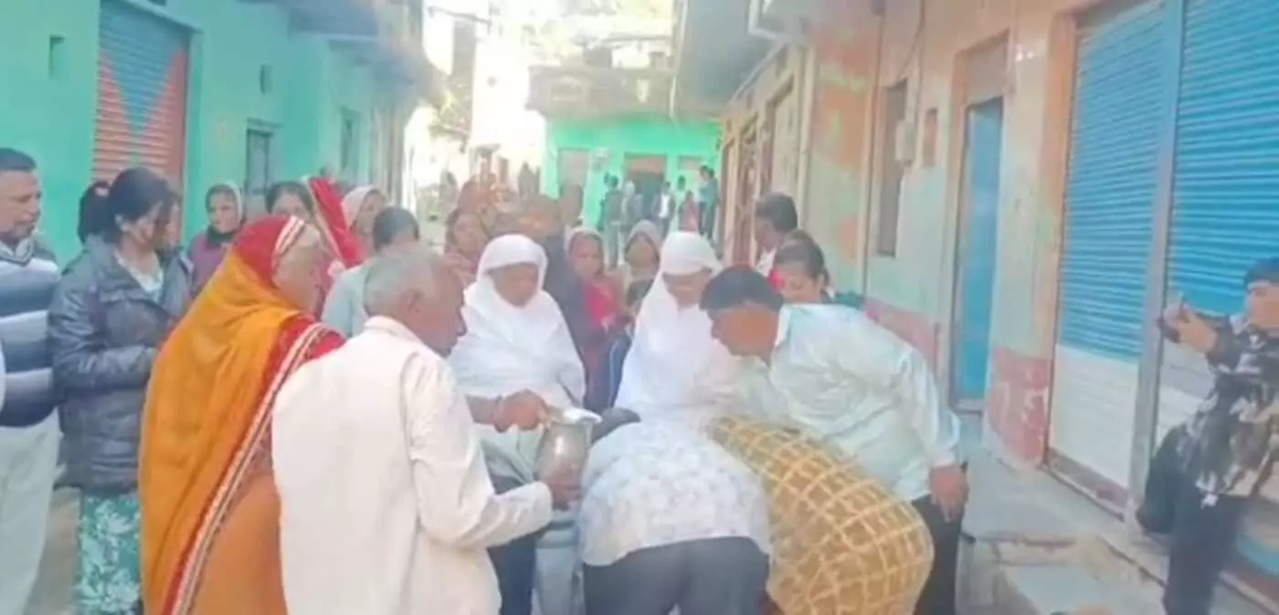 The grand auspicious entry of Aryaka 105 Samarth Mataji and Aryaka 105 Sarthak Mataji in Pratapgarh Achnara The grand auspicious entry of Aryaka 105 Samarth Mataji and Aryaka 105 Sarthak Mataji in Pratapgarh Achnara