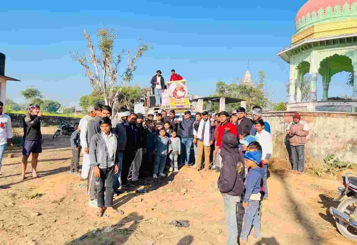 सरसैना में वीर शिरोमणि महाराजा सूरजमल का 262वां बलिदान दिवस श्रद्धा और गौरव के साथ मनाया गया सरसैना में वीर शिरोमणि महाराजा सूरजमल का 262वां बलिदान दिवस श्रद्धा और गौरव के साथ मनाया गया