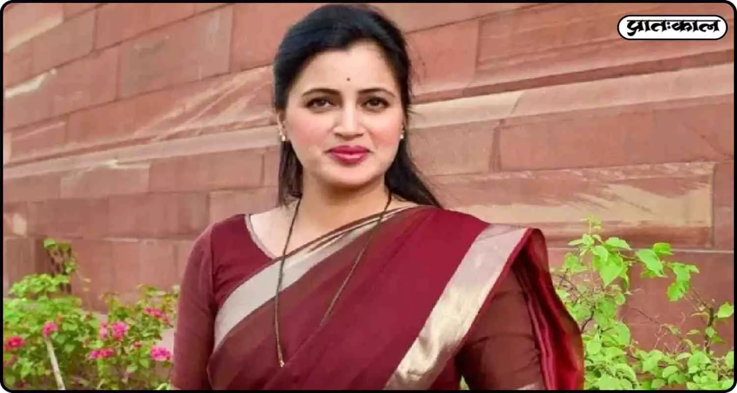 जनसंख्या पर राजनीति या धर्म की सियासत? नवनीत राणा की बात पर क्यों उठा विवाद जनसंख्या पर राजनीति या धर्म की सियासत? नवनीत राणा की बात पर क्यों उठा विवाद