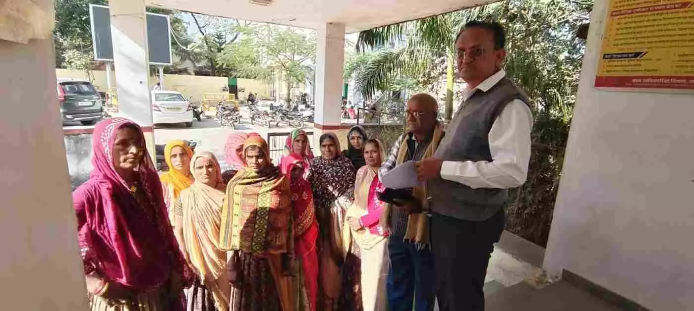 राजस्थान असंगठित एवं निर्माण मजदूर संघ INTAK ने राष्ट्रपति के नाम ज्ञापन देकर मनरेगा के संरक्षण की मांग की राजस्थान असंगठित एवं निर्माण मजदूर संघ INTAK ने राष्ट्रपति के नाम ज्ञापन देकर मनरेगा के संरक्षण की मांग की