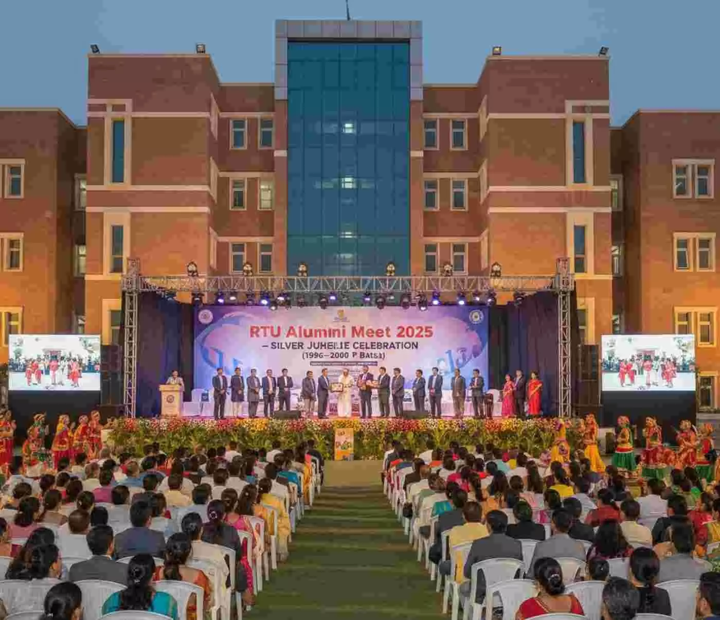 160 से अधिक पूर्व छात्रों का ऐतिहासिक पुनर्मिलन, स्मृतियों की सिल्वर जुबली बनेगी यादगार 160 से अधिक पूर्व छात्रों का ऐतिहासिक पुनर्मिलन, स्मृतियों की सिल्वर जुबली बनेगी यादगार