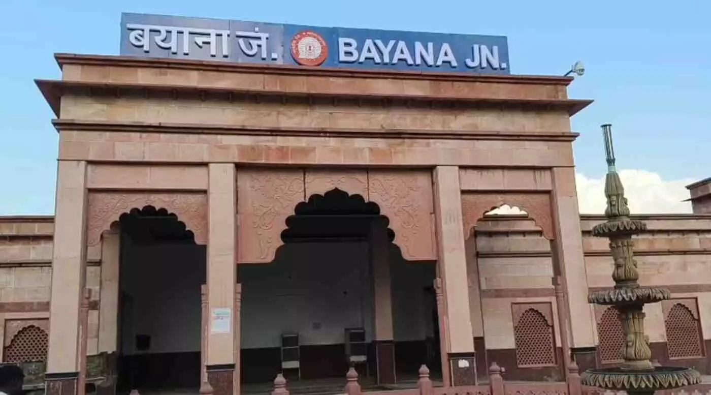 बयाना: रेलवे जंक्शन पर यात्रियों की जान खतरे में, ओवरब्रिज बना केवल शोपीस बयाना: रेलवे जंक्शन पर यात्रियों की जान खतरे में, ओवरब्रिज बना केवल शोपीस