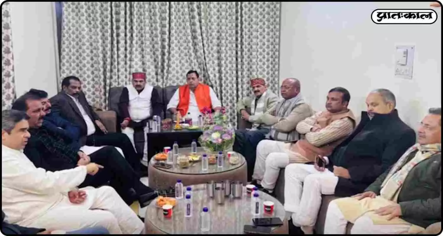 क्यों हो रहा है भाजपा के भीतर जातीय बैठक ; लखनऊ के ब्राह्मण सहभोज का क्या है इरादा? क्यों हो रहा है भाजपा के भीतर जातीय बैठक ; लखनऊ के ब्राह्मण सहभोज का क्या है इरादा?