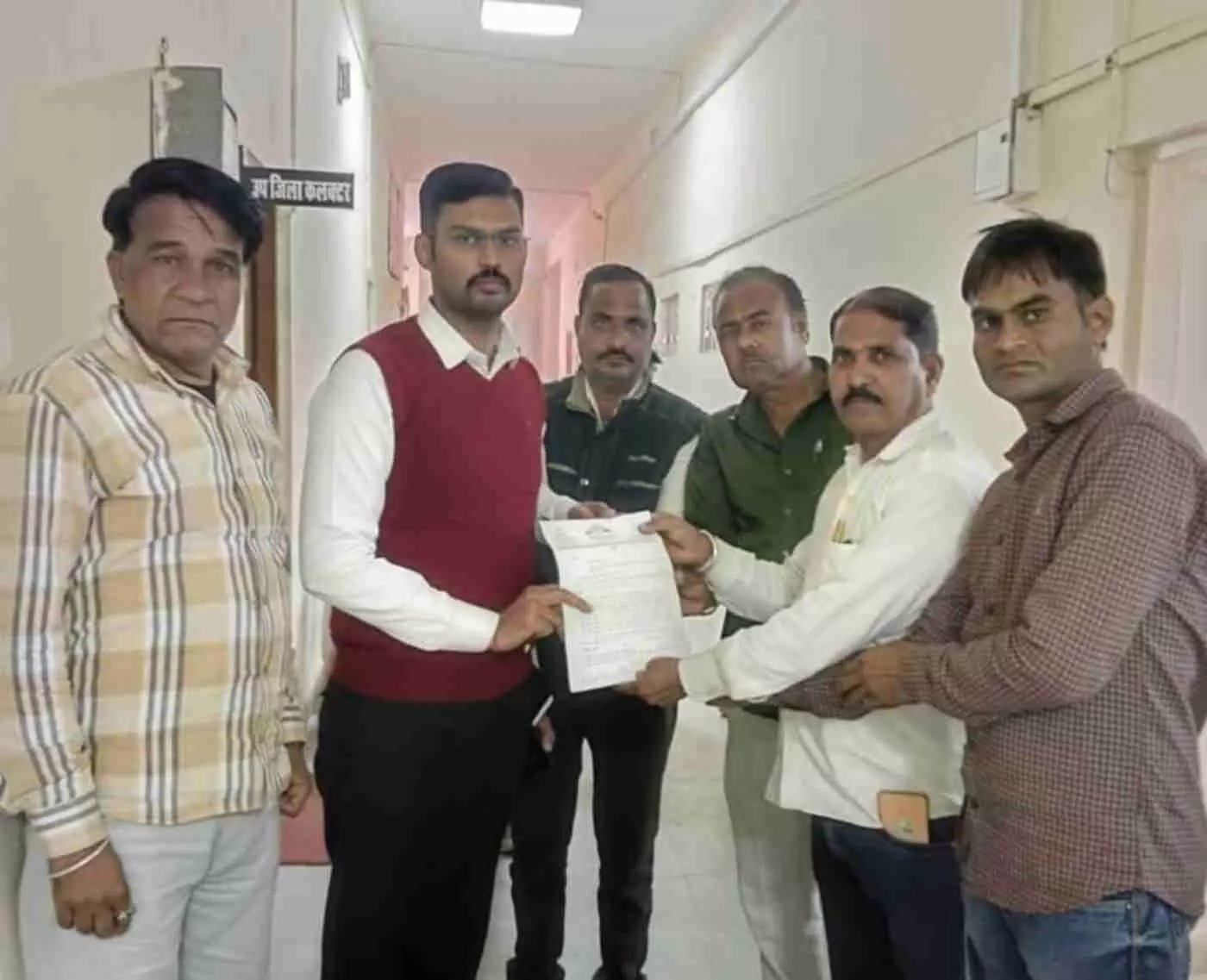 नगर परिषद कर्मचारियों की पदोन्नति को लेकर कांग्रेस सेवादल का कलेक्टर को ज्ञापन, नगर परिषद कर्मचारियों की पदोन्नति को लेकर कांग्रेस सेवादल का कलेक्टर को ज्ञापन,