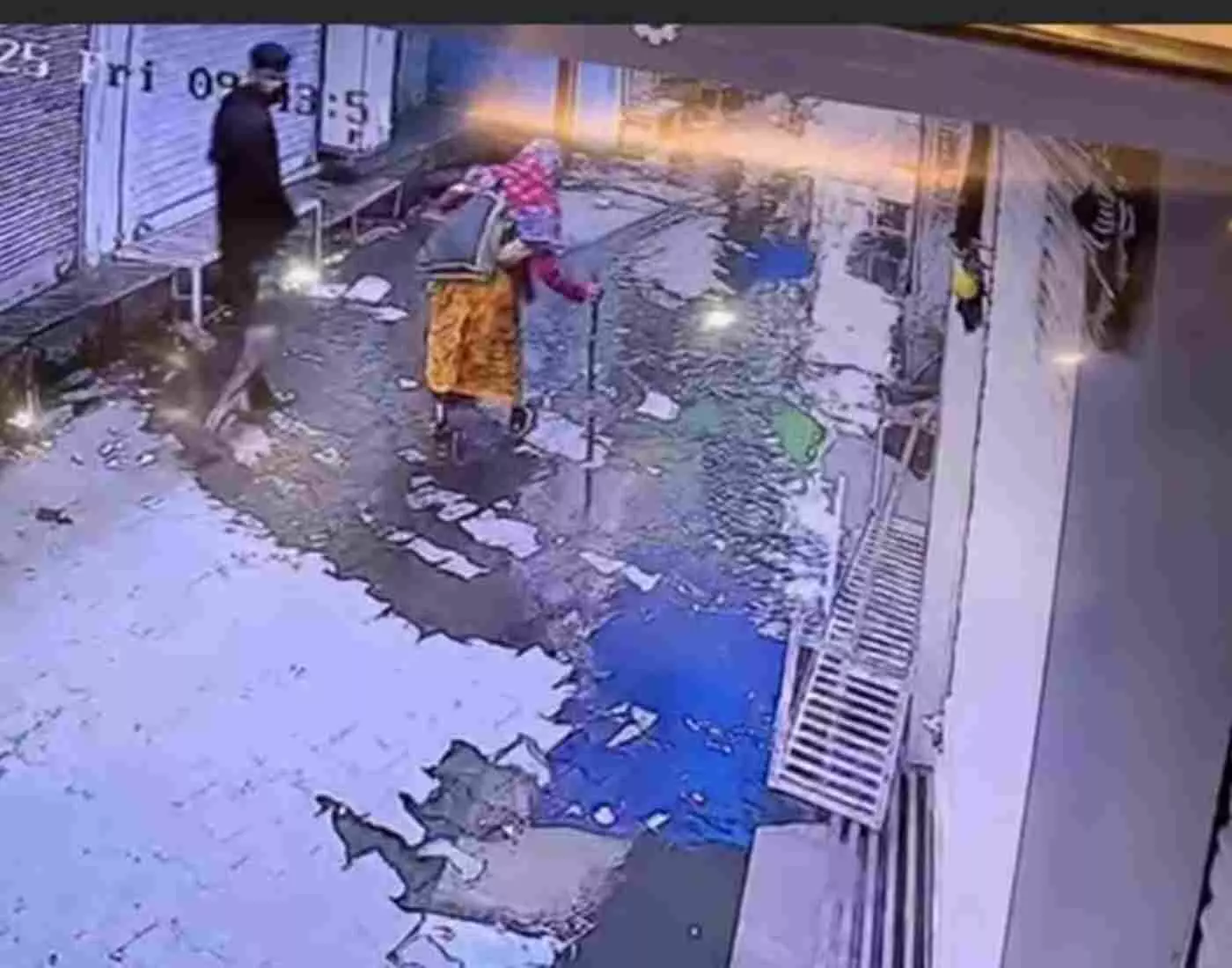 बारां में बढ़ती आपराधिक वारदातों से दहशत, सदर बाजार में महिला से पर्स स्नैचिंग ने बढ़ाई चिंता बारां में बढ़ती आपराधिक वारदातों से दहशत, सदर बाजार में महिला से पर्स स्नैचिंग ने बढ़ाई चिंता