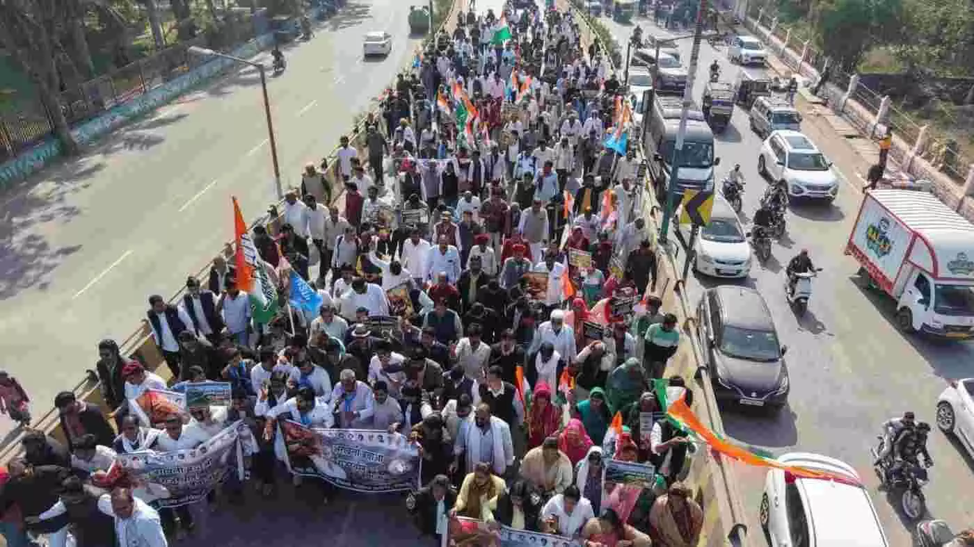 चित्तौड़गढ़ में अरावली संरक्षण को लेकर कांग्रेस का विशाल शक्ति प्रदर्शन चित्तौड़गढ़ में अरावली संरक्षण को लेकर कांग्रेस का विशाल शक्ति प्रदर्शन