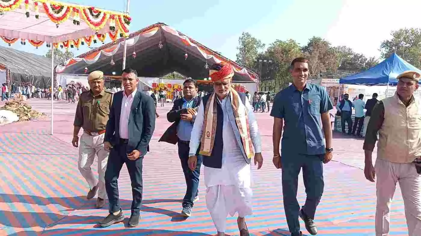 चित्तौड़गढ़ में यूडीएच मंत्री झाबर सिंह खर्रा ने राष्ट्रीय स्वदेशी मेले का किया भव्य अवलोकन चित्तौड़गढ़ में यूडीएच मंत्री झाबर सिंह खर्रा ने राष्ट्रीय स्वदेशी मेले का किया भव्य अवलोकन
