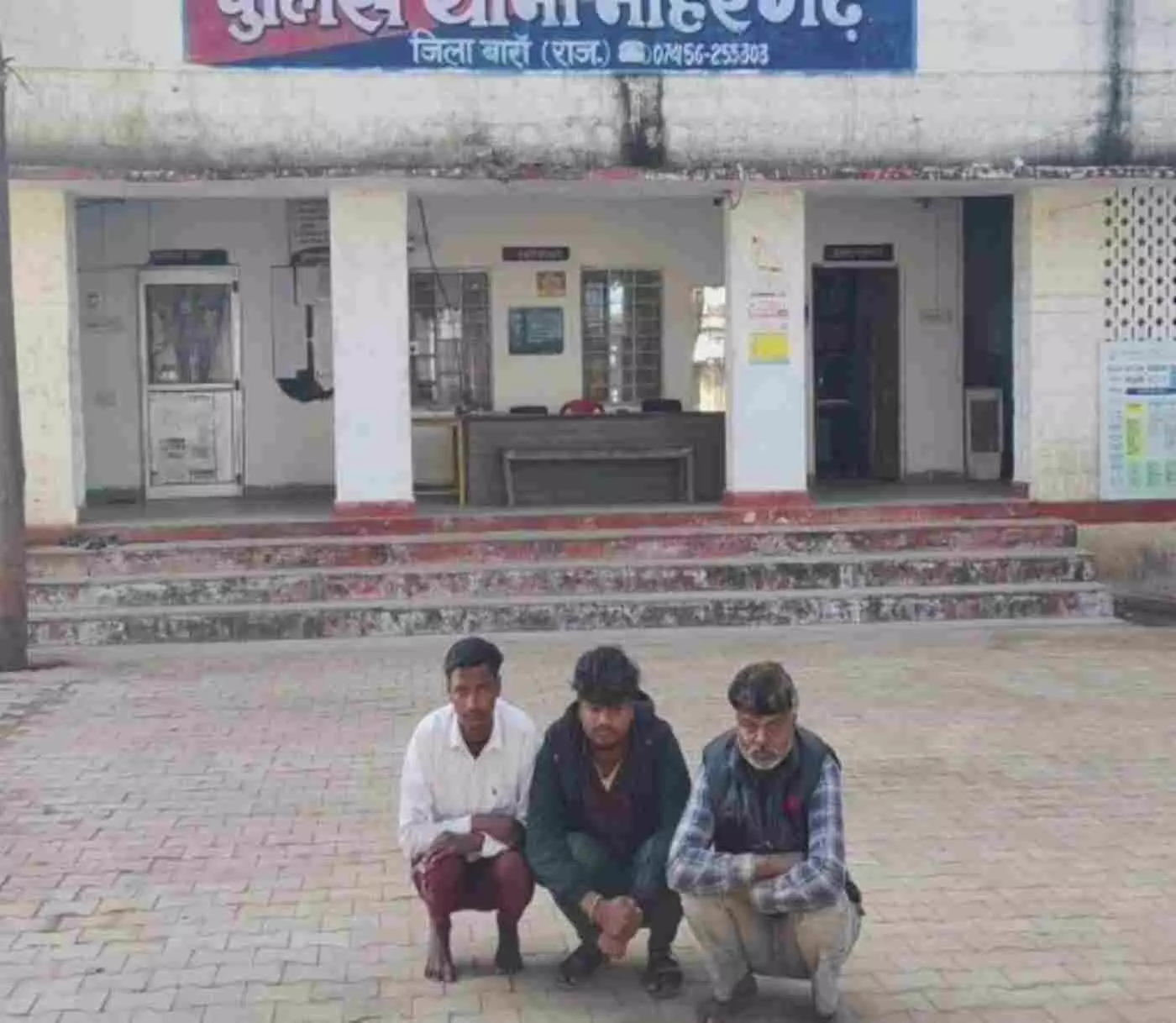 संदिग्ध गतिविधियों में लगे तीन व्यक्तियों को पुलिस ने किया गिरफ्तार, सात मोबाइल जब्त संदिग्ध गतिविधियों में लगे तीन व्यक्तियों को पुलिस ने किया गिरफ्तार, सात मोबाइल जब्त