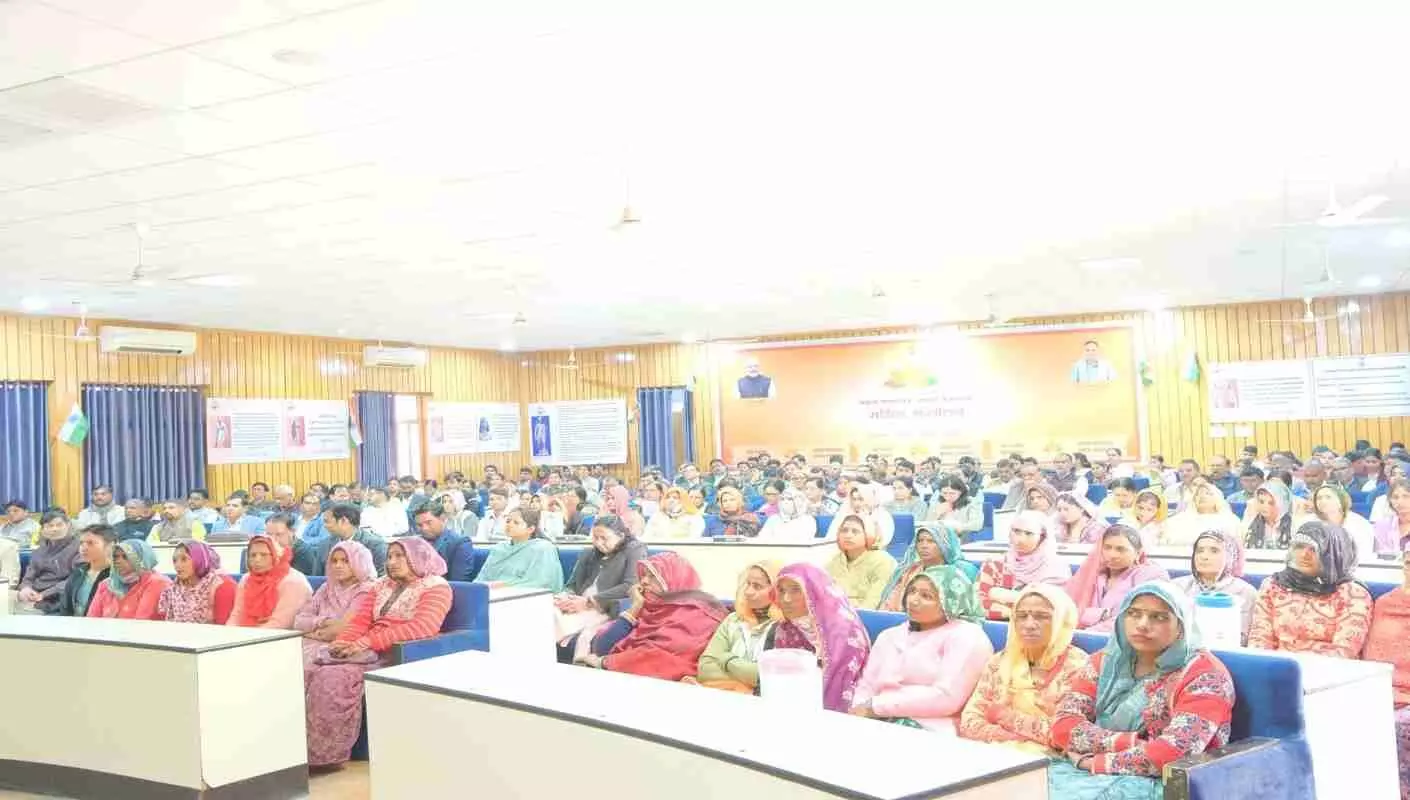 जयपुर: ‘नरेगा आखर’ अभियान से साक्षरता की नई रोशनी, 41 हजार से अधिक श्रमिक हुए सशक्त जयपुर: ‘नरेगा आखर’ अभियान से साक्षरता की नई रोशनी, 41 हजार से अधिक श्रमिक हुए सशक्त