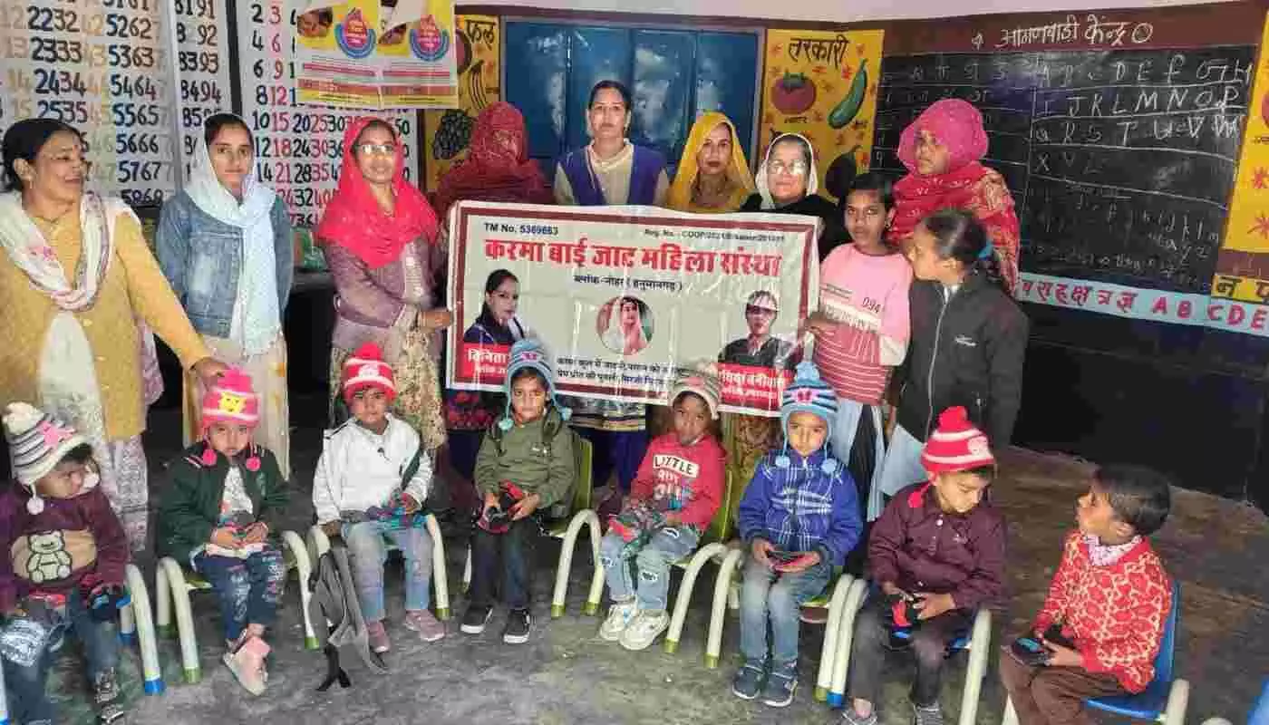 नोहर में कर्मा बाई महिला संस्था ने शीत सुरक्षा पखवाड़े के तहत जरूरतमंद बच्चों को वितरित किए टोपी, दस्ताने और जुराबें नोहर में कर्मा बाई महिला संस्था ने शीत सुरक्षा पखवाड़े के तहत जरूरतमंद बच्चों को वितरित किए टोपी, दस्ताने और जुराबें